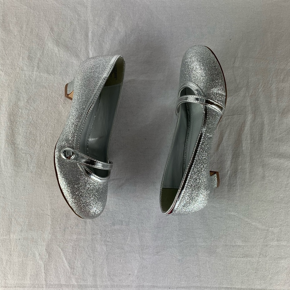 💸Sale - Soda Girl Dress Shoes Silver with Glitter - Picture 4 of 8